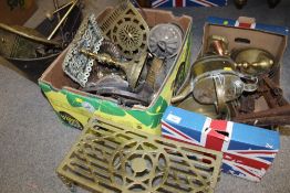 A LARGE QUANTITY OF BRASSWARE TO INC BRASS TRIVET STANDS, BRASS COAL BUCKET, COOKING PANS ETC