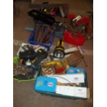 A LARGE SELECTION OF TOOLS, TOOL BOXES AND AN ENGINEER'S VICE
