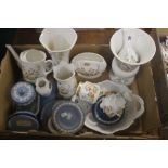 A SMALL TRAY OF AYNSLEY AND WEDGEWOOD CHINA