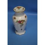 A LARGE ROYAL ALBERT 'OLD COUNTRY ROSES' VASE