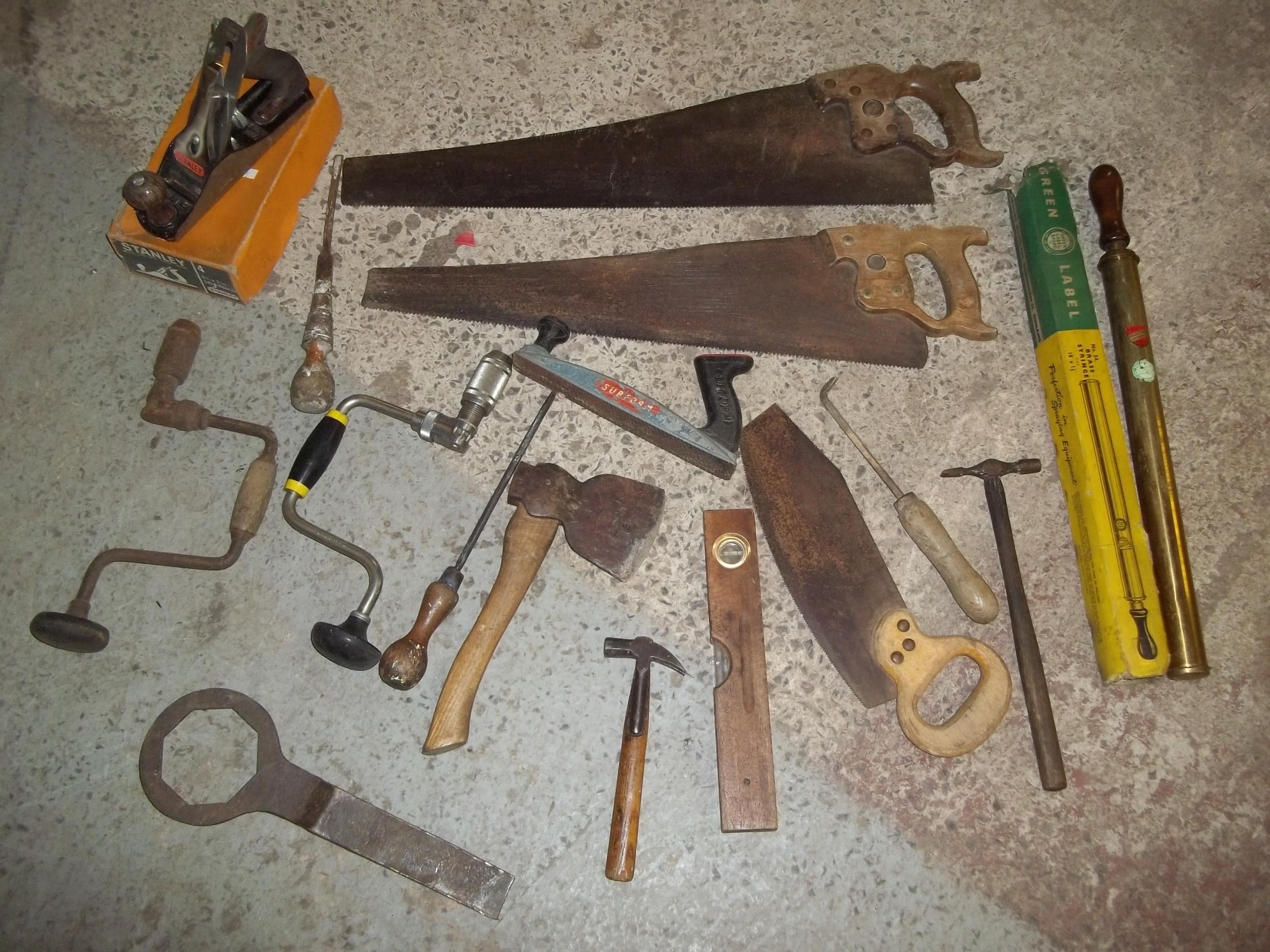 A SELECTION OF INTERESTING VINTAGE TOOLS