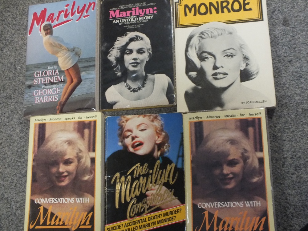 A BOX OF MARILYN MONROE RELATED PAPERBACK BOOKS TO INCLUDE THE POCKET PLAYBOY - Image 7 of 7