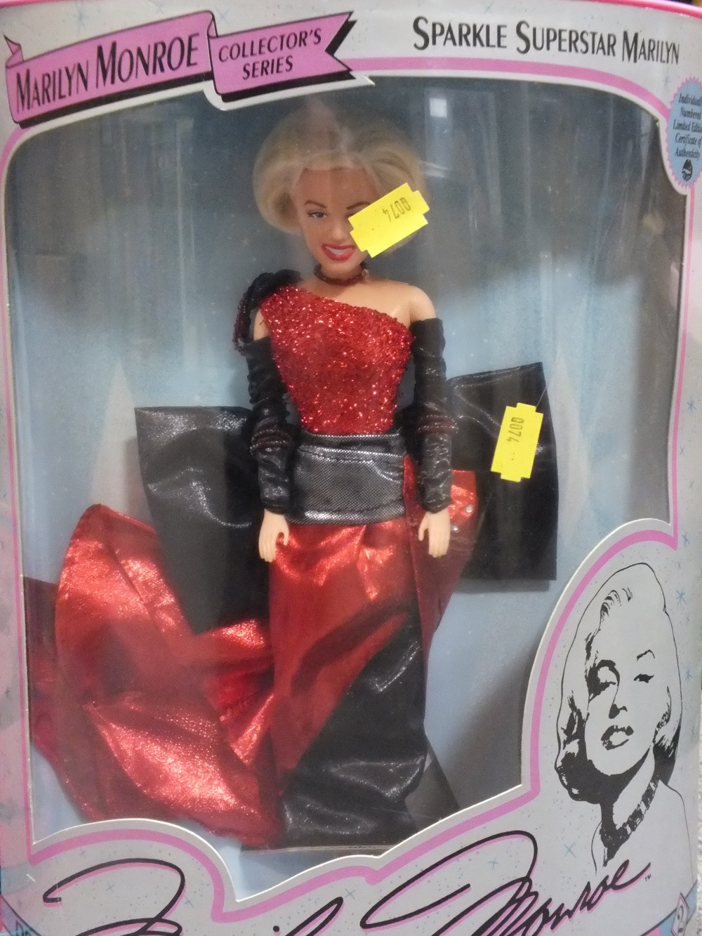 TWO BOXED MARILYN MONROE COLLECTORS SERIES DOLLS COMPRISING OF SPOTLIGHT SPLENDOUR MARILYN AND - Image 2 of 4