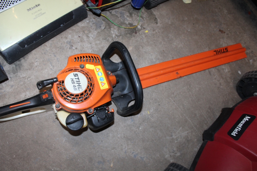 A STIHL HS45 PETROL HEDGE TRIMMER - Image 2 of 2