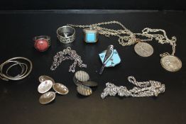A COLLECTION OF SILVER JEWELLERY TO INCLUDE RINGS, CUFFLINKS, ST CHRISTOPHER PENDANTS ETC.