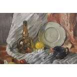 A FRAMED OIL ON CANVAS STILL LIFE STUDY OF ASSORTED ITEMS SIGNED ED STRATTON VERSO 50CM X 60CM
