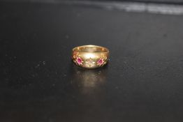 A HALLMARKED GOLD DRESS RING SET WITH RUBIES - HALLMARKS RUBBED APPROX WEIGHT - 2.2G