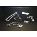 A COLLECTION OF SILVER JEWELLERY TO INCLUDE A CURB LINK BRACELET
