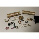 A BAG OF VINTAGE COSTUME JEWELLERY ETC. TO INCLUDE A CAMEO BROOCH, ROLLED GOLD BANGLE ETC.