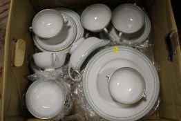 A BOX OF ROYAL DOULTON T.C. 1021 BERKSHIRE DINNERWARE TO INCLUDE DINING PLATES, SOUP BOWLS ETC.