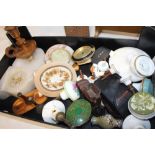 A TRAY OF COLLECTABLES TO INCLUDE A TABLETOP CHEVAL MIRROR, CERAMIC HANDLES, ALABASTER BOOK ENDS