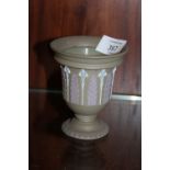 A WEDGWOOD JASPERWARE TRI COLOURED VASE H-10CM