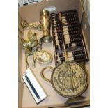 A TRAY OF COLLECTABLES TO INCLUDE AN ORIENTAL ABACUS, VINTAGE PARKER PEN, BONE TRINKET BOX,