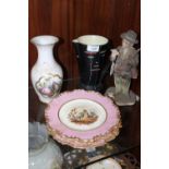 A COLLECTION OF CERAMICS TO INCLUDE A HAND PAINTED FIGURAL PATTERN VASE WITH CROSSED SWORDS