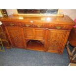 A LARGE EDWARDIAN MAHOGANY CARVED SIDEBOARD, W 148 CM