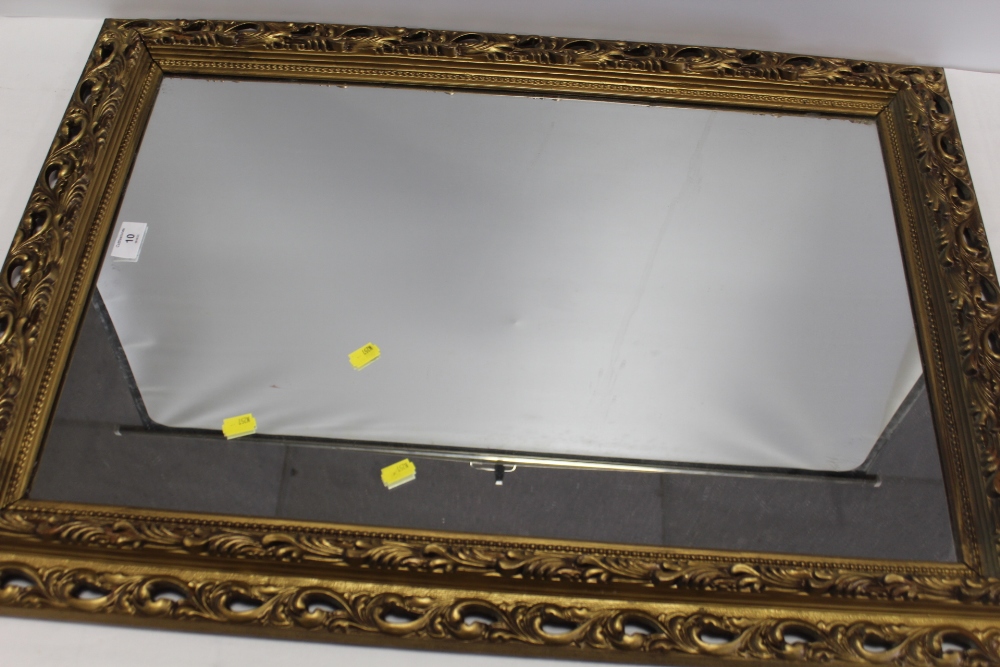 A GILT FRAMED WALL MIRROR OVERALL SIZE - 83CM X 60CM