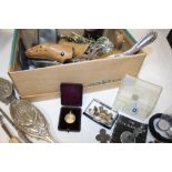 A BOX OF COLLECTABLES TO INCLUDE CUFFLINKS, DRESSING TABLE ITEMS ETC.