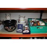 A QUANTITY OF ASSORTED CERAMICS TO INCLUDE BOXED ROYAL WORCESTER ITEMS, ROYAL STANLEY FRUIT