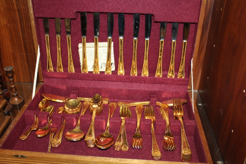 A CANTEEN GOLD PLATED EETRITE CUTLERY