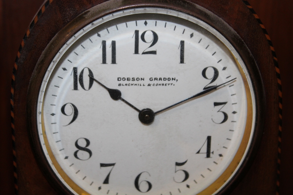 A DOBSON GRADON ARCH TOPPED MAHOGANY MANTEL CLOCK WITH KEY H-19CM - Image 2 of 3