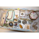 A JEWELLERY BOX AND CONTENTS, TOGETHER WITH A SMALL TRAY OF COSTUME JEWELLERY (2)