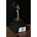 A REPRODUCTION ROLLS ROYCE SPIRIT OF ECSTASY ORNAMENT ON STEPPED MARBLE PLINTH H-12CM
