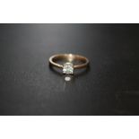 A HALLMARKED 9K GOLD DIAMOND SOLITAIRE RING SIZE - N 1/2 APPROX WEIGHT - 2G