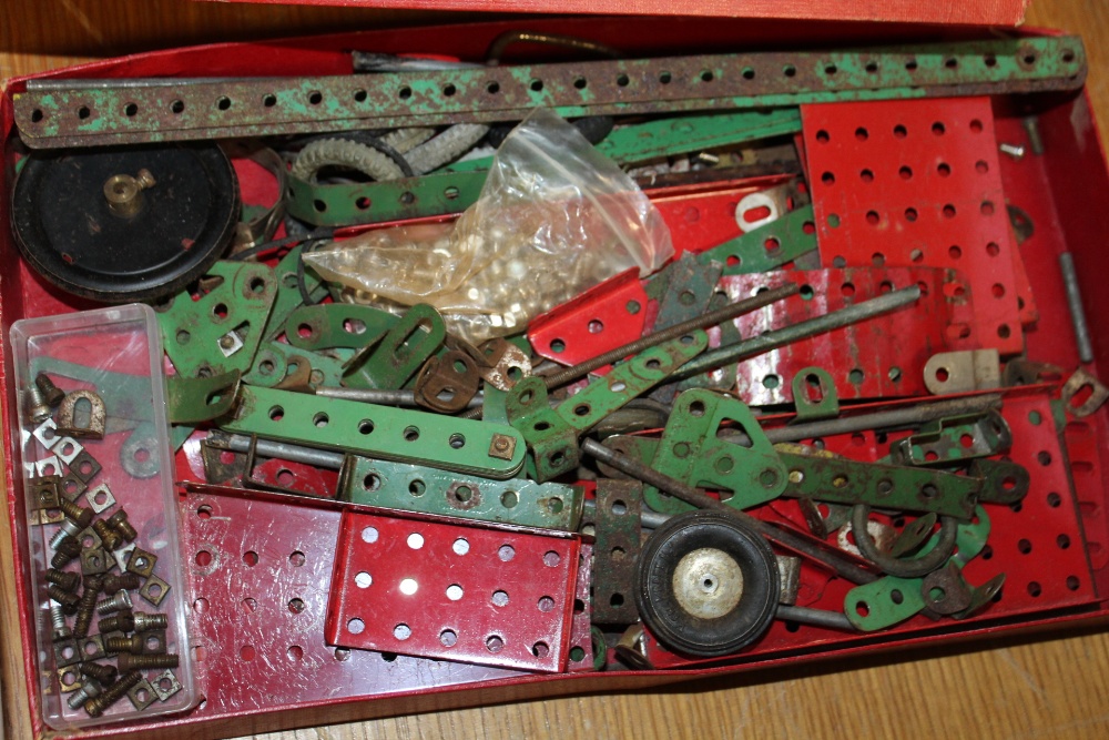 A QUANTITY OF VINTAGE MECCANO METAL TOYS - Image 2 of 3