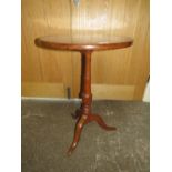 AN ANTIQUE MAHOGANY PEDESTAL TABLE DIA. 49 CM