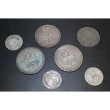 A BOX OF ANTIQUE SILVER COINS ETC. TO INCLUDE GEORGIAN CROWNS, VICTORIAN EXAMPLES ETC.