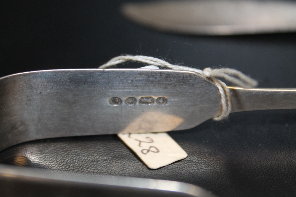TWO PAIRS OF HALLMARKED SILVER SUGAR TONGS, TOGETHER WITH A SILVER BLADED KNIFE (3) TOTAL APPROX - Image 2 of 4