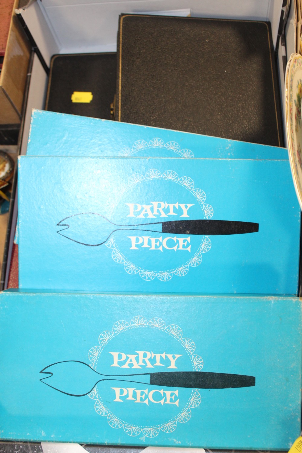 A QUANTITY OF BOXED AND CASED CUTLERY TO INCLUDE A CARVING SET