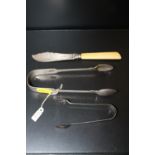 TWO PAIRS OF HALLMARKED SILVER SUGAR TONGS, TOGETHER WITH A SILVER BLADED KNIFE (3) TOTAL APPROX