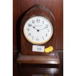 A DOBSON GRADON ARCH TOPPED MAHOGANY MANTEL CLOCK WITH KEY H-19CM