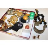 A BOX OF COSTUME JEWELLERY TO INCLUDE A PAIR OF CHRISTIAN DIOR CLIP ON EARRINGS