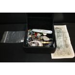 A BOX OF COLLECTABLES TO INCLUDE LOOSE GEMSTONES, FRUIT KNIFE ETC.