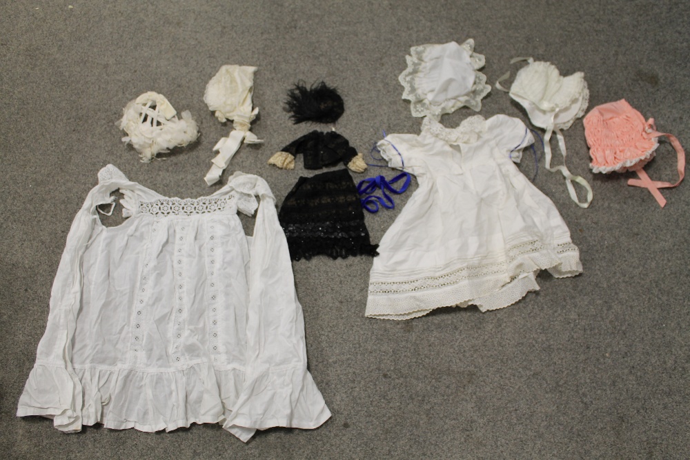 A TRAY OF VINTAGE CHILDRENS & DOLLS BONNETS AND DRESSES