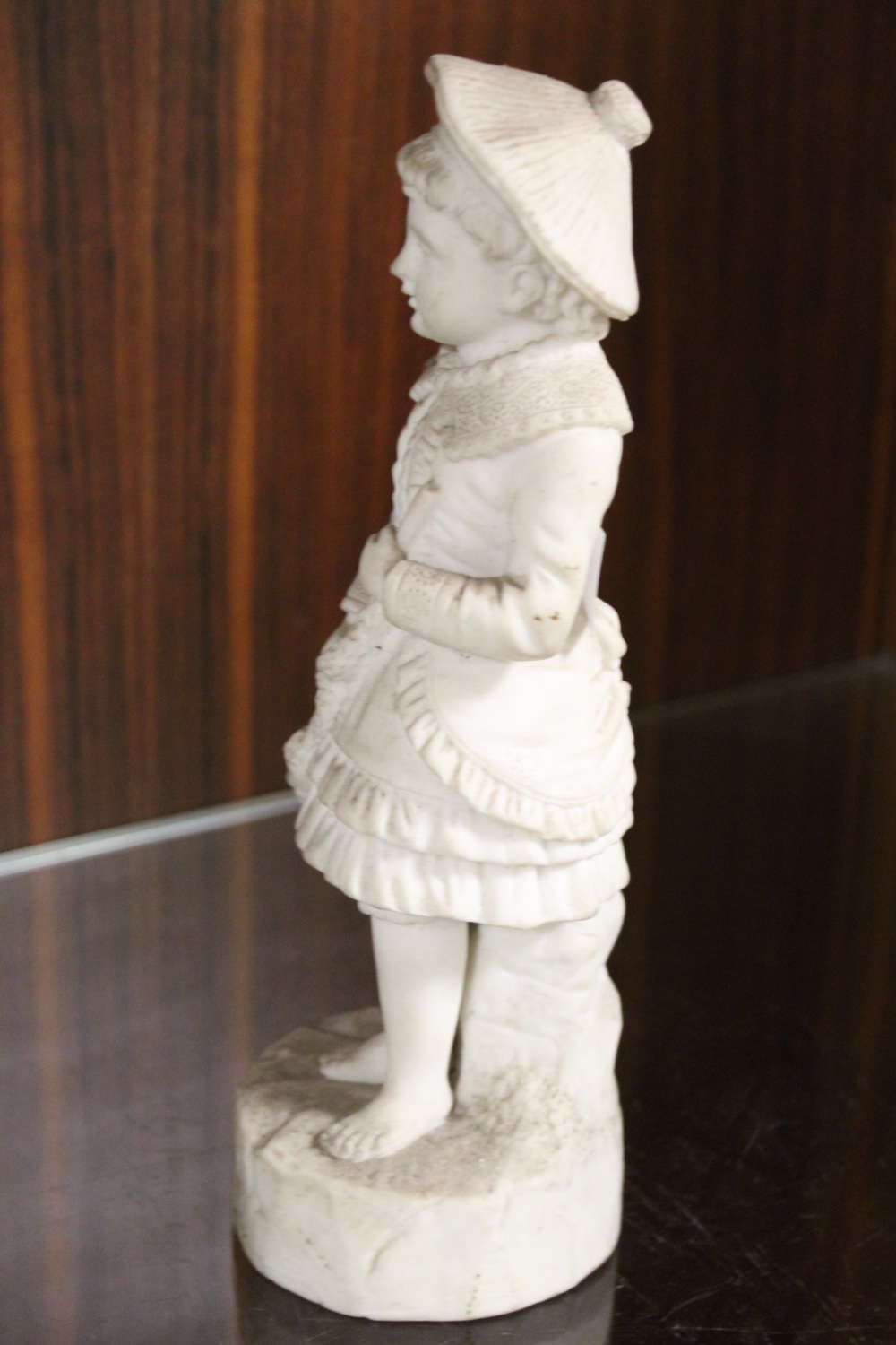 AN ANTIQUE MATTE FINISH FIGURE OF A YOUNG BOY IN A HAT MARKED R&L TO REVERSE H- 24CM - Image 2 of 2