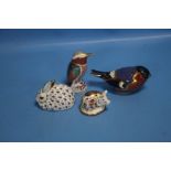 A COLLECTION OF FOUR ROYAL CROWN DERBY ANIMALS TO INCLUDE KINGFISHER, RABBIT ETC