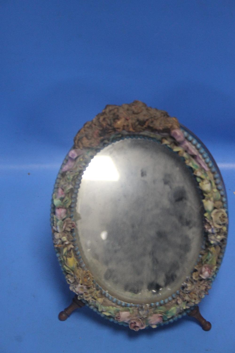 A SMALL DECORATIVE MIRROR TOGETHER WITH A QUANTITY OF MARBLES - Image 2 of 3