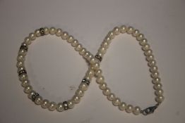 A PEARL STYLE KNECKLACE