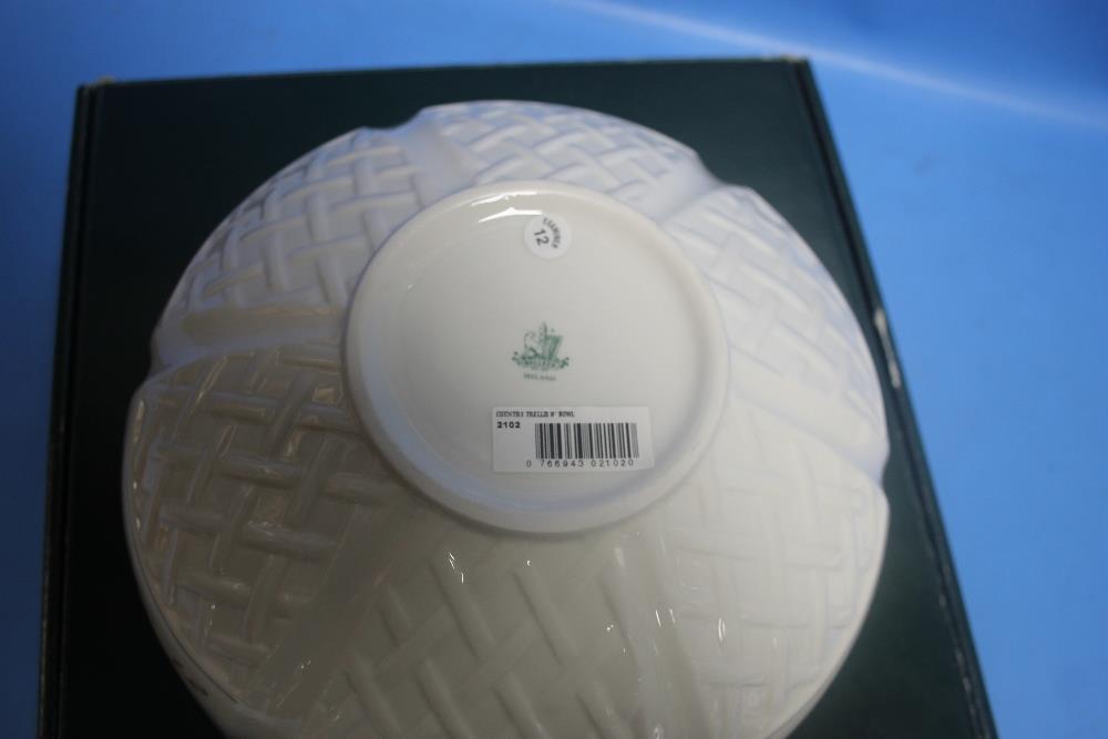 A BOXED BELLEEK FINE PARIAN CHINA BOWL WITH GREEN MARK TO BASE - Image 2 of 4