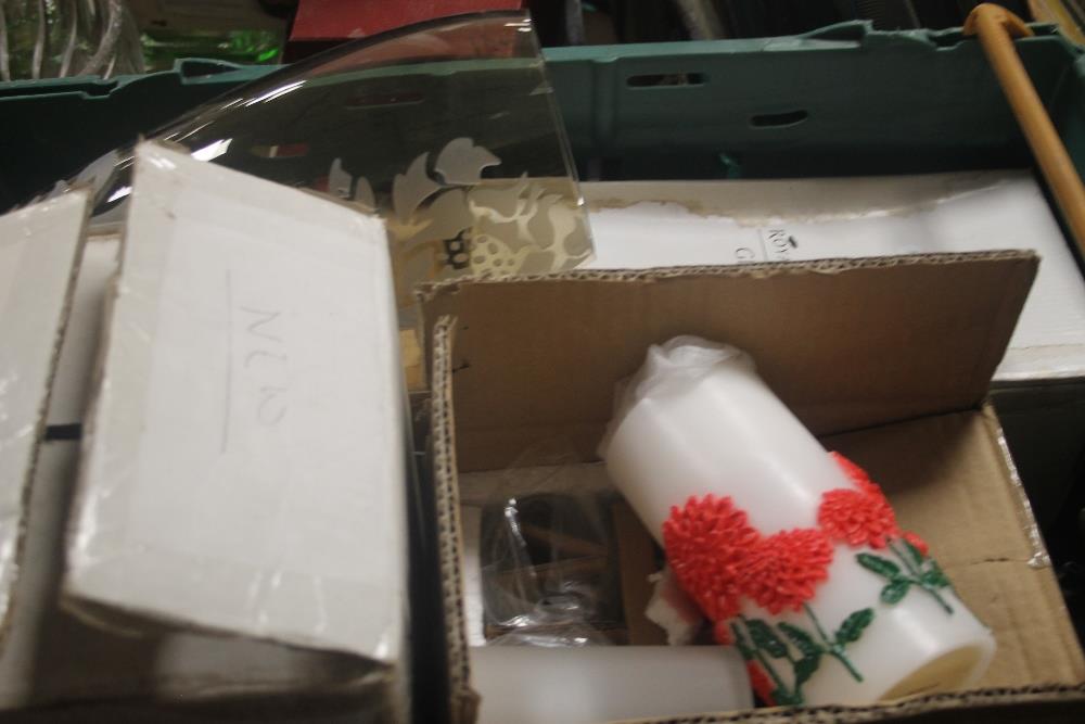 FOUR BOXES OF COLLECTABLES TO INCLUDE TOY CARS, PICTURES AND GLASSWARE - Image 3 of 3