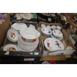 A QUANTITY OF ROYAL WORCESTER EVESHAM DINNERWARE AND A PART MEAKIN DINNER SERVICE (TRAYS NOT