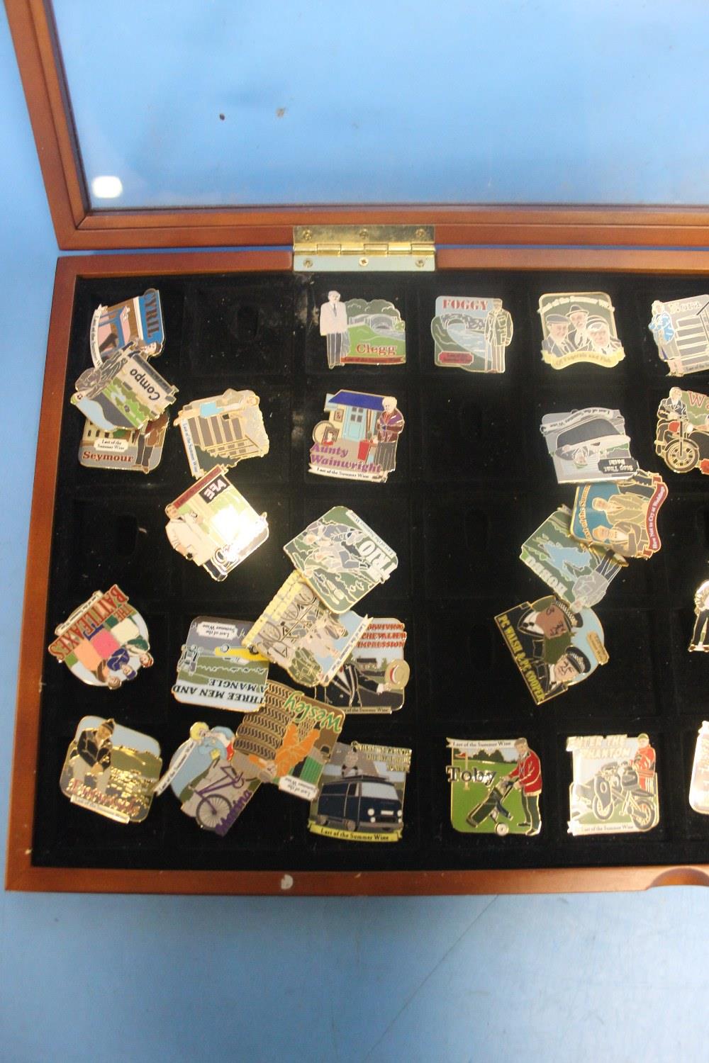 A TRAY CONTAINING A QUANTITY OF DANBURY MINT ENAMELLED PIN BADGES