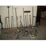 A LARGE COLLECTION OF GARDEN TOOLS