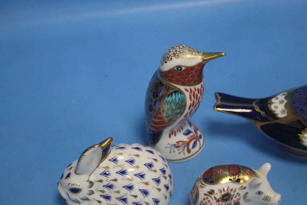 A COLLECTION OF FOUR ROYAL CROWN DERBY ANIMALS TO INCLUDE KINGFISHER, RABBIT ETC - Image 4 of 4