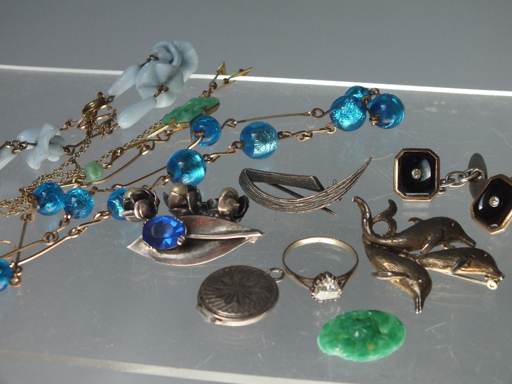 A COLLECTION OF VINTAGE AND SILVER COSTUME JEWELLERY, to include a selection of silver brooches, two - Image 2 of 7