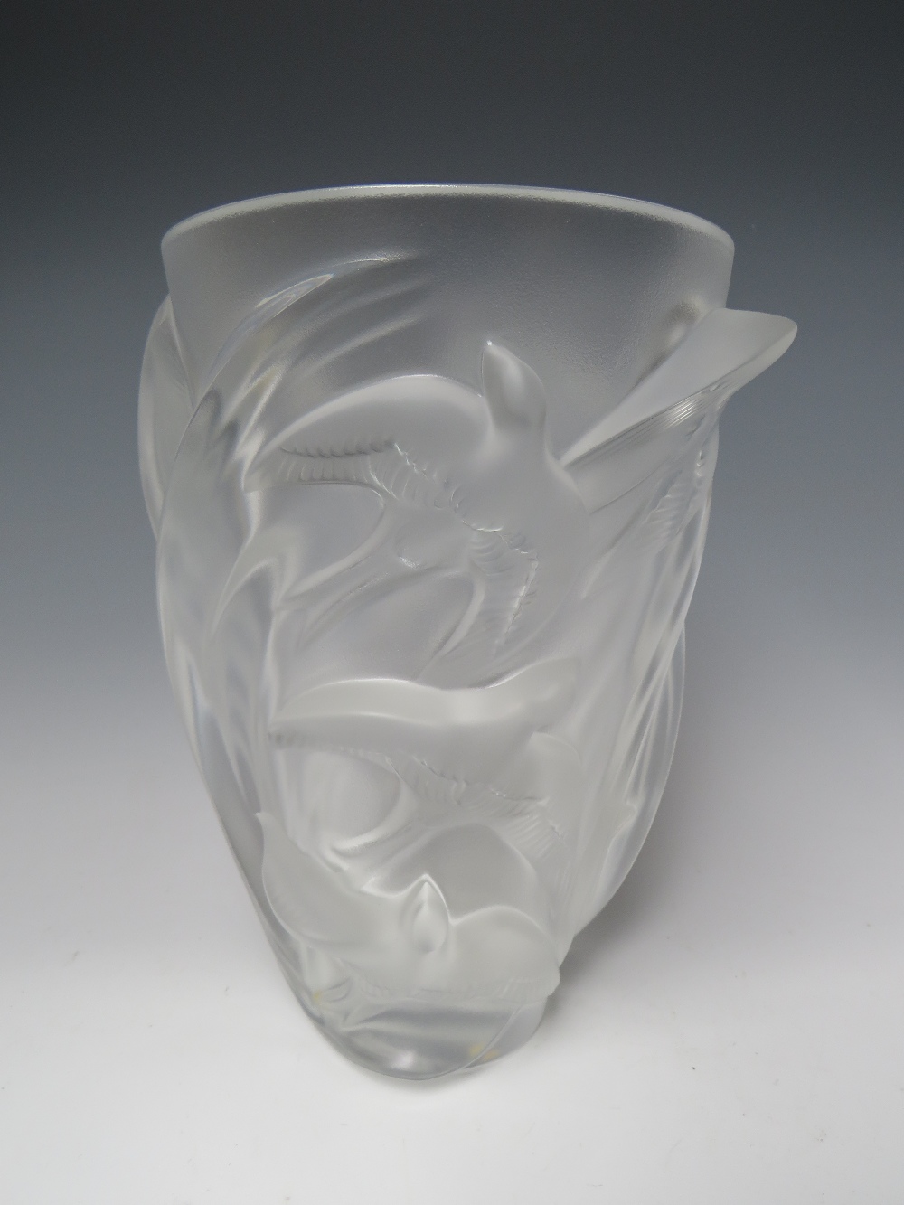 RENÉ LALIQUE (1860-1945). CRYSTAL FROSTED GLASS LARGE MARTINETS / BIRDS VASE, depicting frosted