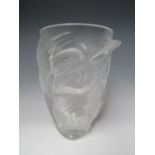 RENÉ LALIQUE (1860-1945). CRYSTAL FROSTED GLASS LARGE MARTINETS / BIRDS VASE, depicting frosted